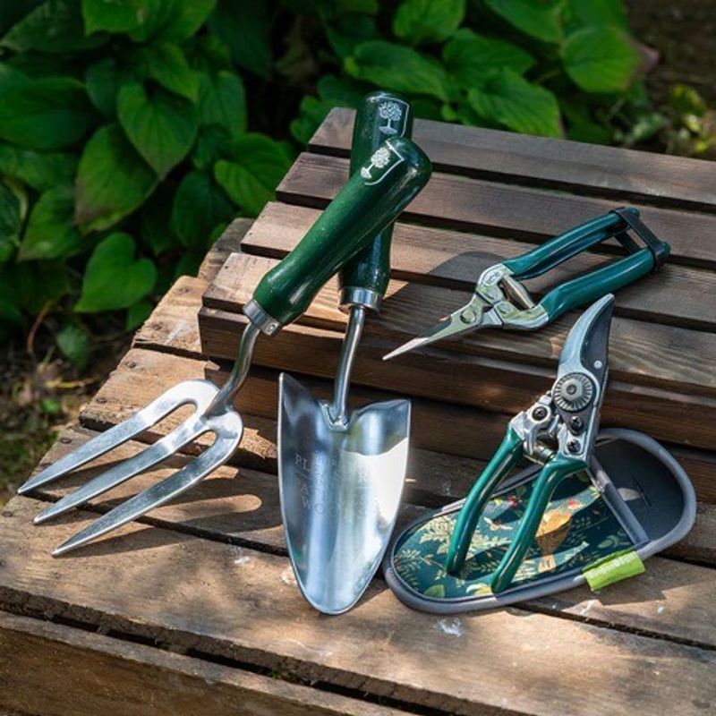 RHS gaveeske -  Woodland Wonders med håndgreip og spade